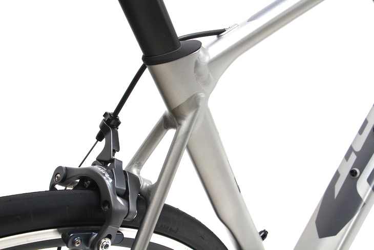 アンダー1kgのジャイアント史上最軽量アルミレーサー TCR SLR - GIANT